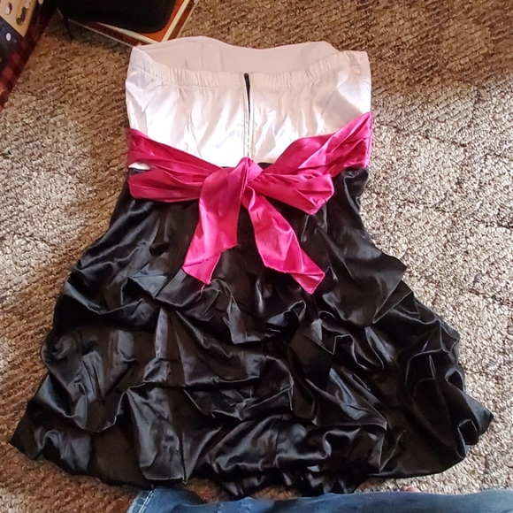 Dress - Picture 2 of 3